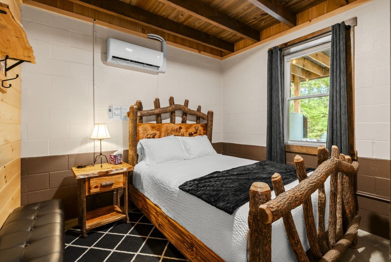 Basement bedroom, queen bed
