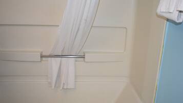 Articles de toilette gratuits, serviettes fournies, savon, shampoing