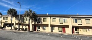 Exterior - GUEST COTTAGES & SUITES (Brunswick)