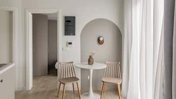 SOL Meteor | In-room dining