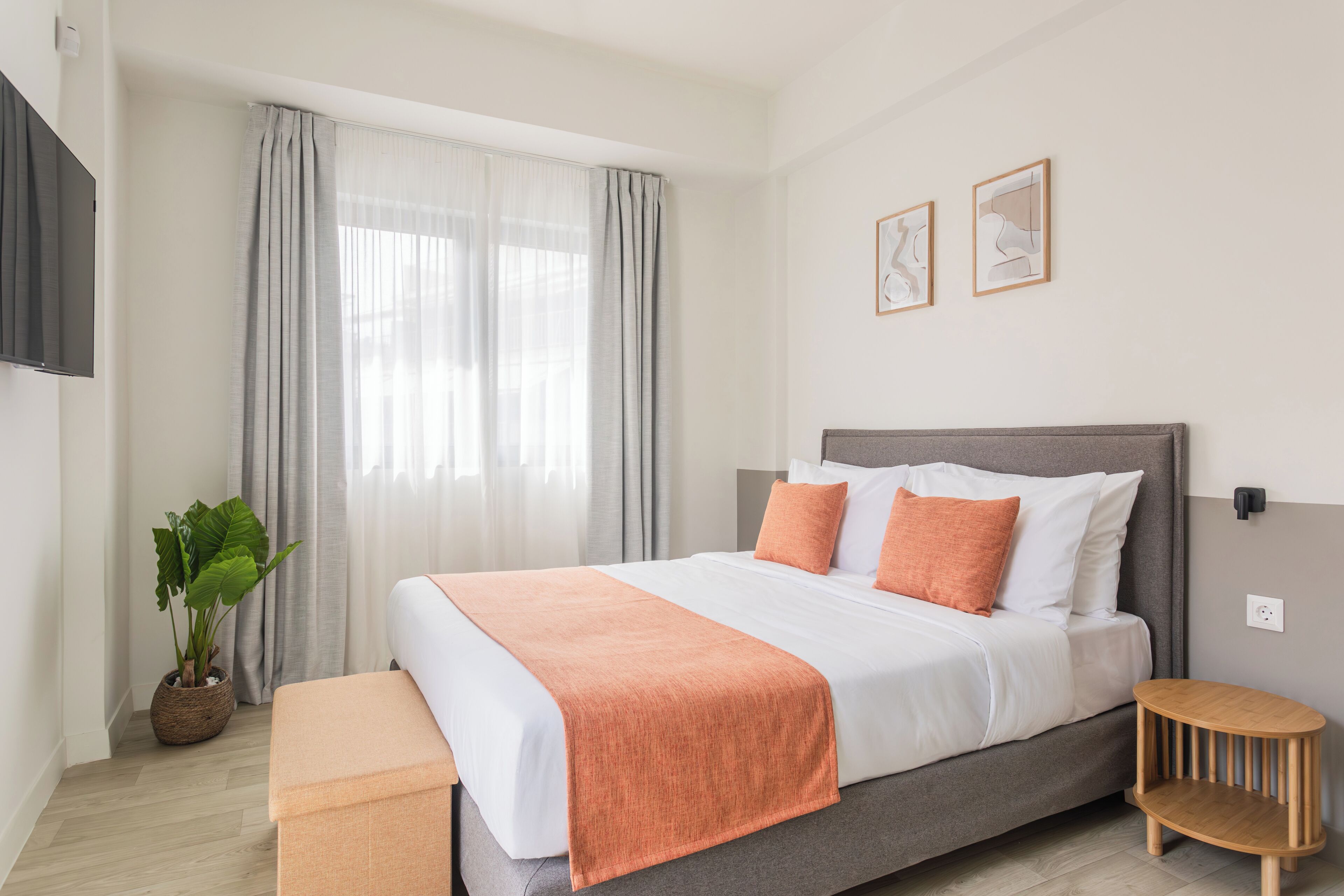 Espace de travail pour ordinateur portable, fer et planche à repasser