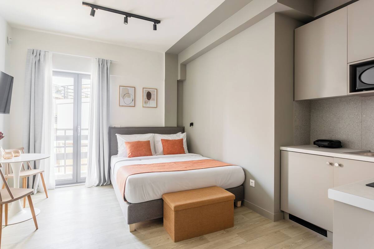 SOL Comet | Arbetsyta för laptop, strykjärn/strykbräda, gratis wi-fi och sängkläder