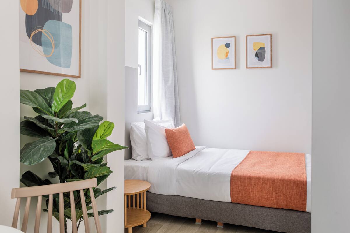 SOL Aurora | Arbetsyta för laptop, strykjärn/strykbräda, gratis wi-fi och sängkläder
