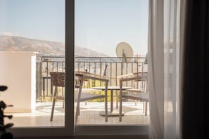 Executive Apartment | Terrace/patio
