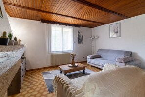 3 chambres, fer et planche à repasser, Wi-Fi gratuit, draps fournis