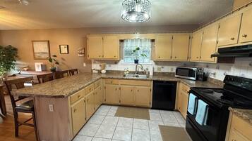 Micro-ondes, four, plaque de cuisson, lave-vaisselle