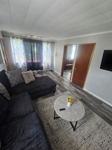 Cozy 1-bedroom apartment with WiFi, AC in welcoming Sandusky