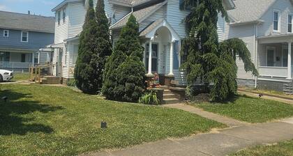 Cozy 1-bedroom apartment with WiFi, AC in welcoming Sandusky