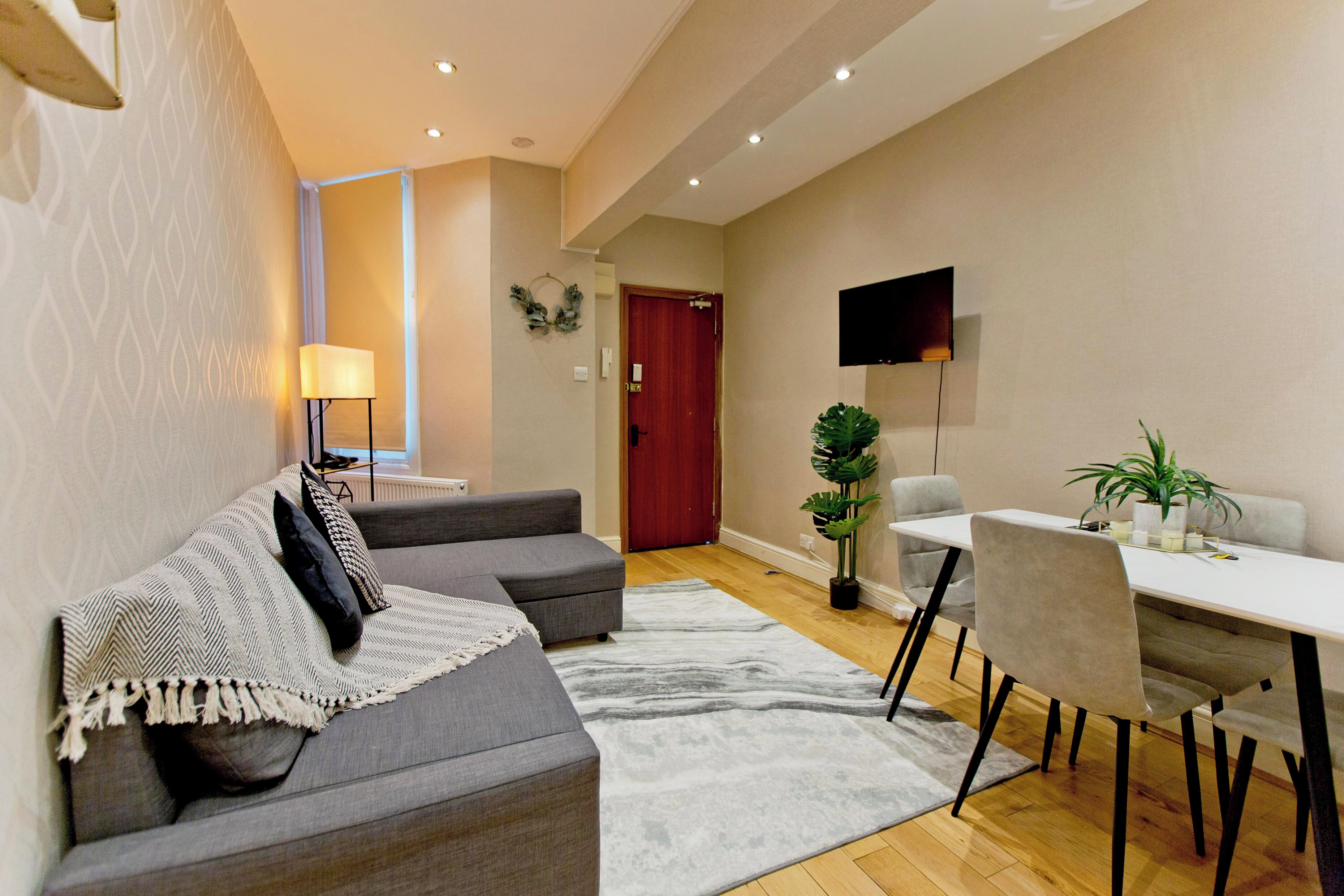 Apartment | Wohnbereich | Flachbildfernseher