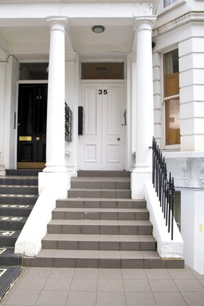 Property entrance - Imperial Earls Court Apartments (London)