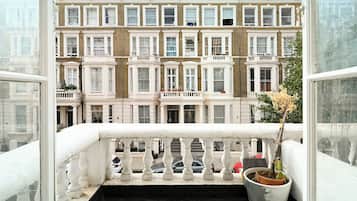 Appartement, 3 slaapkamers | Uitzicht vanaf balkon