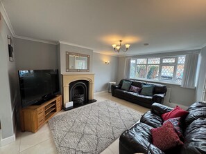 Living area - Cosy Guest House, Langley, Slough. (Langley)