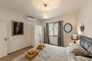 3 bedrooms, iron/ironing board, free WiFi, bed sheets - Galata Watermill Cottage (Galata)