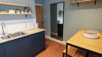 Dishwasher, cookware/dishes/utensils