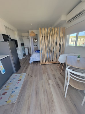 1 chambre, fer et planche à repasser, Wi-Fi, draps fournis