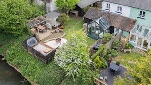 A residential area with houses, a wooden deck, and a river. - Pretty Riverside Cottage, Petworth
Two Bedrooms, Sleeps 3. Dogs Welcome (Petworth)