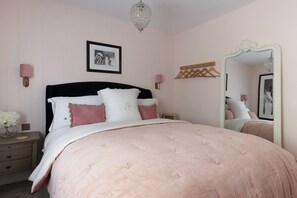 2 quartos, ferros/tábuas de passar roupa, Wi-Fi, roupa de cama