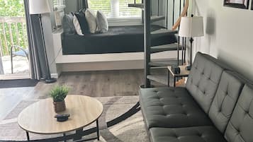 Smart TV, fireplace, stereo