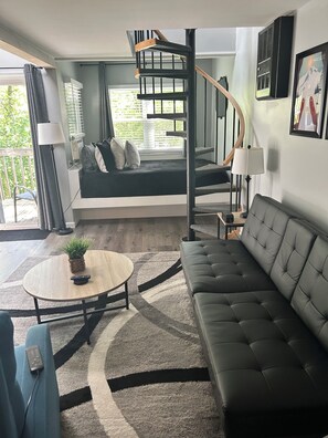 TV connectée, cheminée, chaîne hi-fi