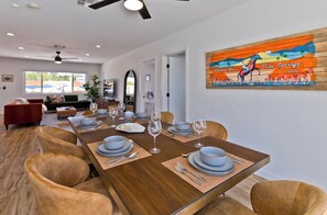 Dining - Flaming Bronco - Mid Century Cowboy Oasis - 3 bed 2 bath, VIEWS City ID 018522 (Palm Springs)