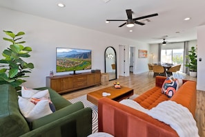 Smart TV - Flaming Bronco - Mid Century Cowboy Oasis - 3 bed 2 bath, VIEWS City ID 018522 (Palm Springs)