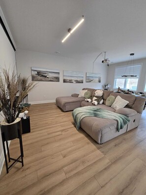 Una Smart TV, una chimenea