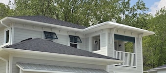 Relax house a few minutes from Port Stanley beach, with hot tub and game room