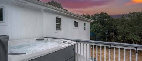 Tina de hidromasaje al aire libre