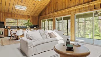 TV, fireplace, offices