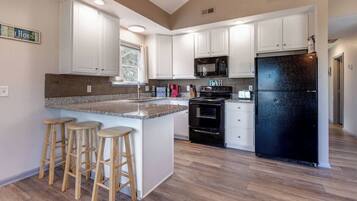 Coffee/tea maker, fridge, microwave, oven