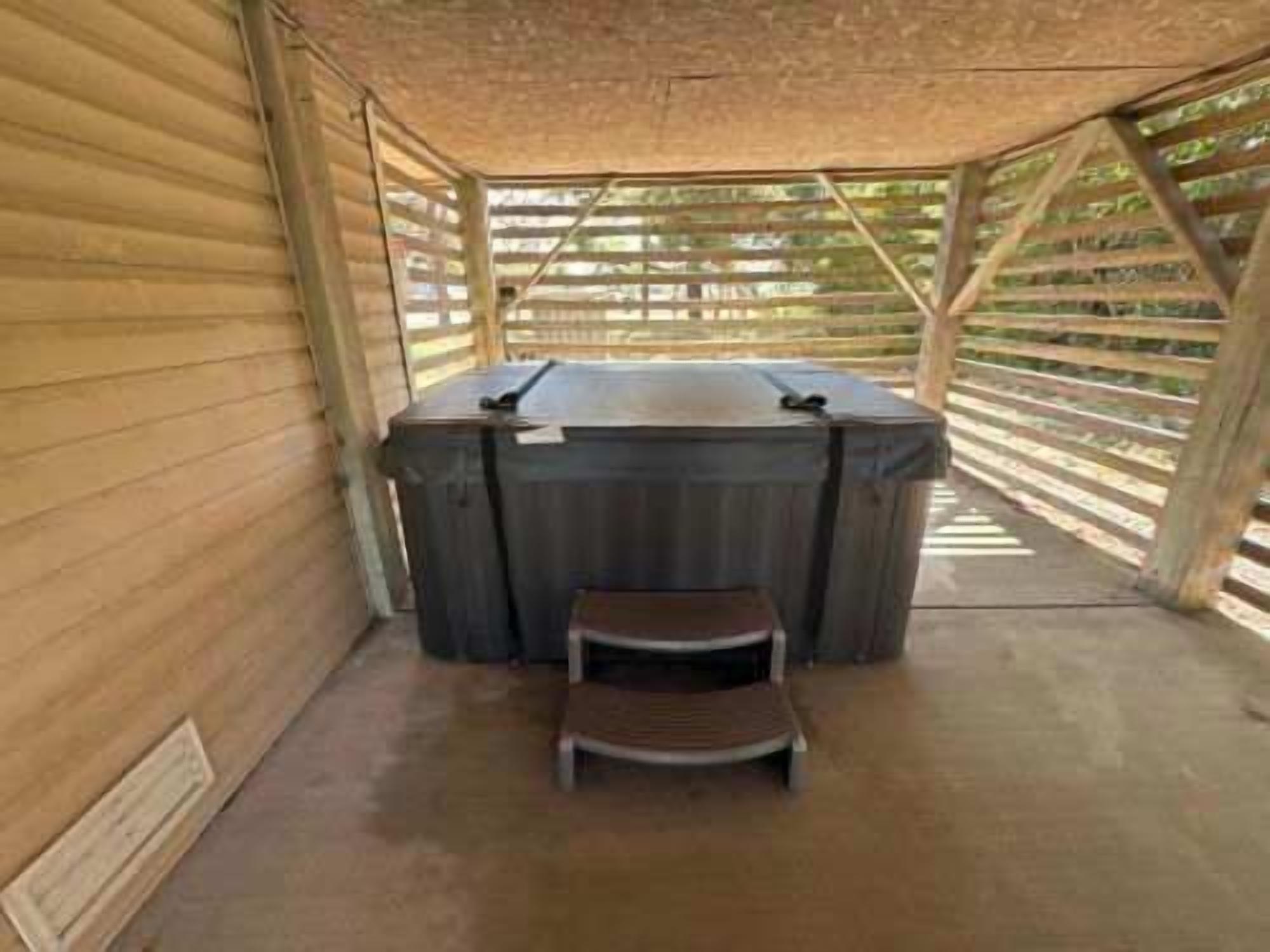 Indoor spa tub