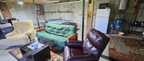 Smart TV, fireplace, table tennis