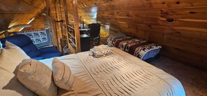 2 bedrooms, desk, free WiFi, bed sheets