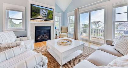 Saltwater Pool, EV Charger, and Walk to Beach!