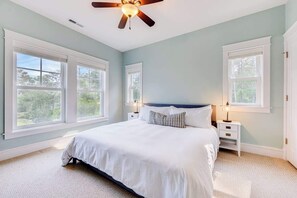 4 habitaciones, tabla de planchar con plancha, wifi y ropa de cama 