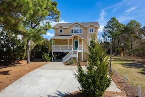 Exterior - Private Pool with Heat, Hot Tub & Toes in The Sand (Corolla)