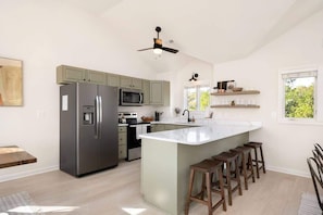 Fridge, microwave, oven, stovetop - Private Pool with Heat, Hot Tub & Toes in The Sand (Corolla)