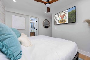 1 bedroom, iron/ironing board, WiFi, bed sheets - Bikes, Beach Gear, Hot Tub, Fire Pit (Kill Devil Hills)