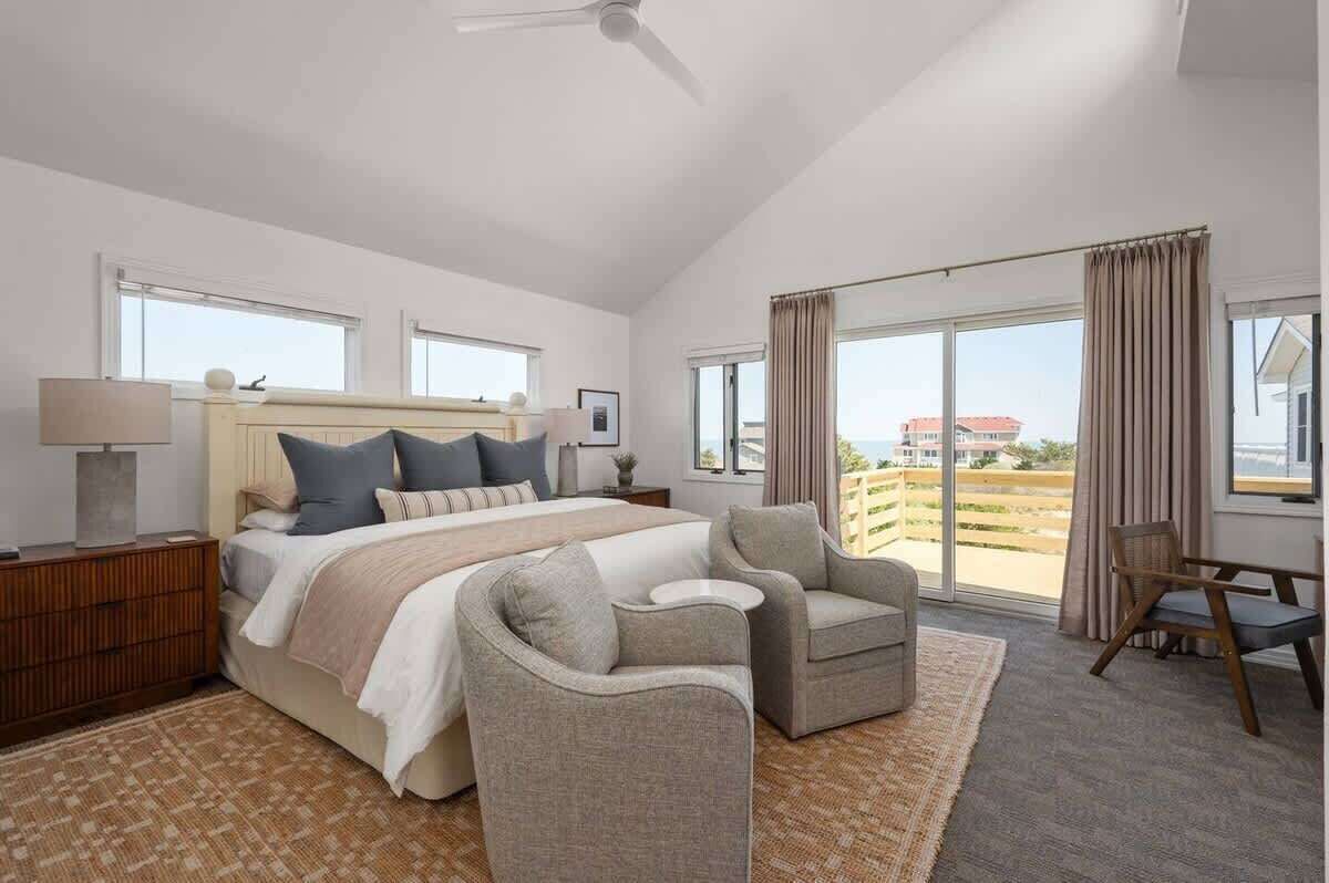 4 bedrooms, desk, iron/ironing board, WiFi