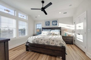 4 Schlafzimmer, Bügeleisen/Bügelbrett, WLAN, Bettwäsche