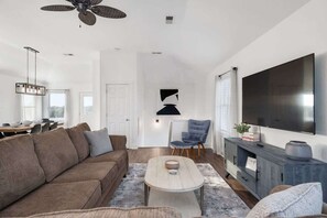 TV - Flexible Stays & Hot Tub! (Kill Devil Hills)