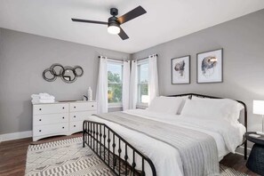 4 chambres, fer et planche à repasser, lit parapluie, Wi-Fi