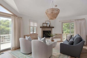 TV, tavolo da calcetto, studio