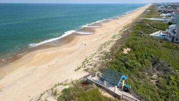 Una spiaggia nelle vicinanze