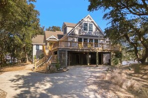 Exterior - 5Mins Walk to Beach & Saltwater Pool (Duck)