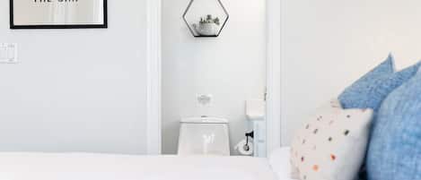 7 Schlafzimmer, BĂŒgeleisen/BĂŒgelbrett, Reisekinderbett, WLAN