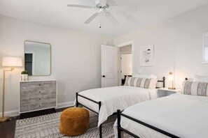 4 chambres, fer et planche à repasser, lit parapluie, Wi-Fi