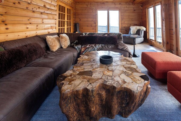 Smart TV, fireplace - Hudson Valley Luxury Lodge w/ Saltwater Pool, Yoga & Massage Room & Nature Trail (CLINTON CORNERS)