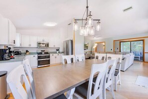 Unclassified image, 2 of 47, button