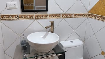 Toallas, jabón, papel de baño